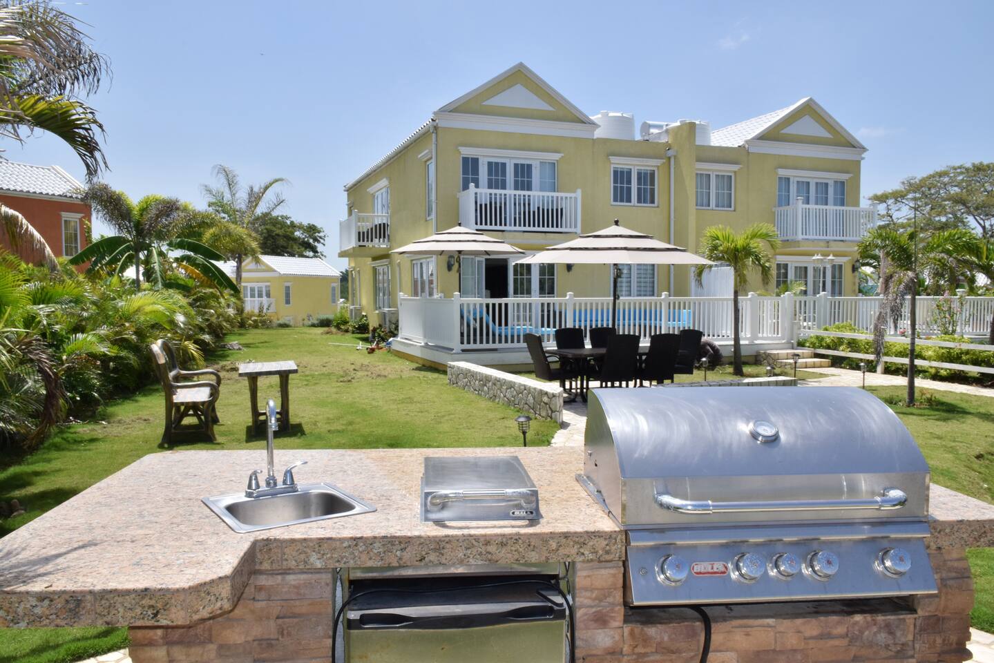 Luxury Negril 2BR Villa | Ocean Views Beach & Pool
