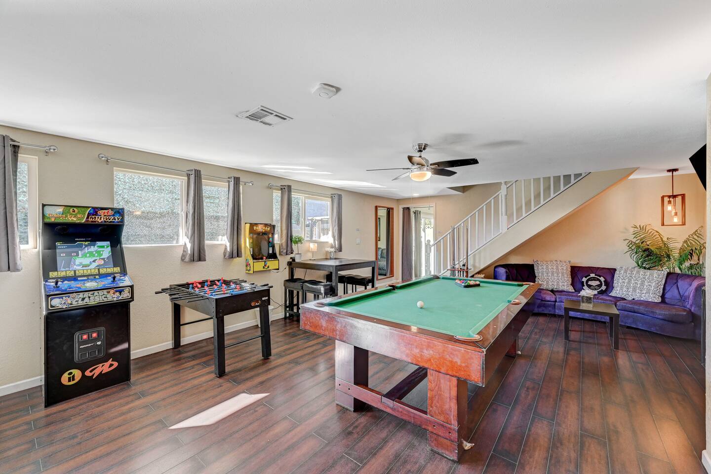 15 Beds, Heated Pool, Near Strip | Vibes dot Vegas