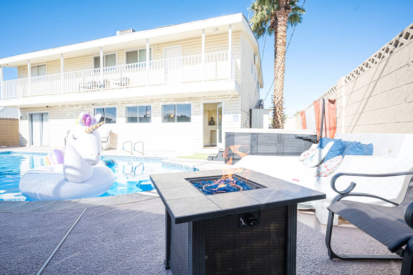 15 Beds, Heated Pool, Near Strip | Vibes dot Vegas