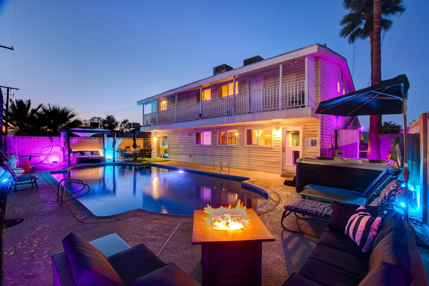 15 Beds, Heated Pool, Near Strip | Vibes dot Vegas