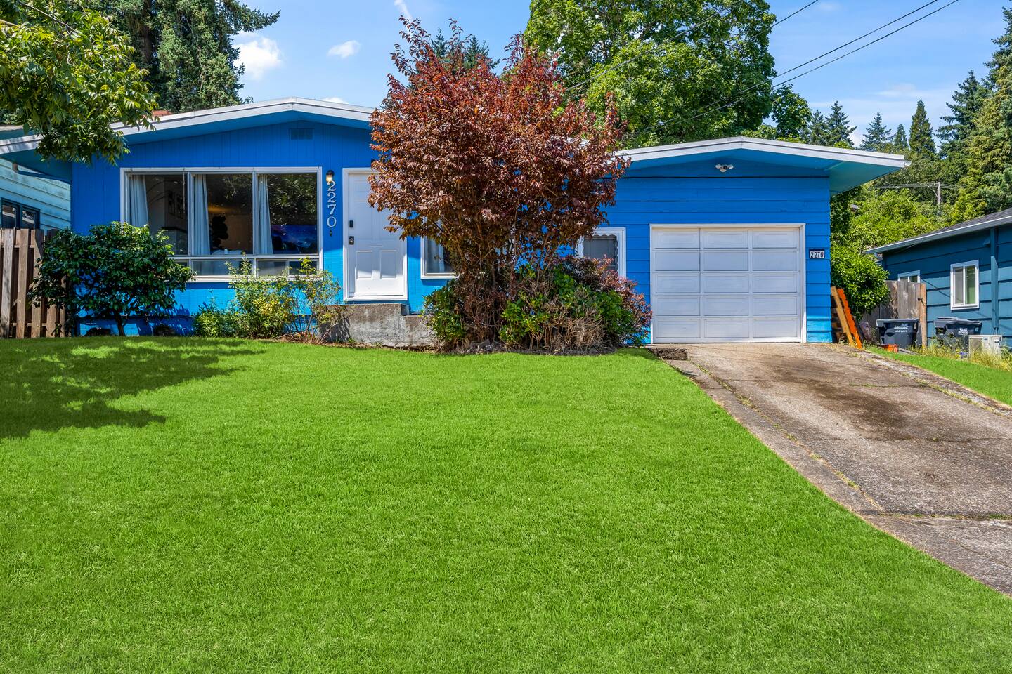 Clean Comfy House with Hot Tub, Pool Table, & BBQ