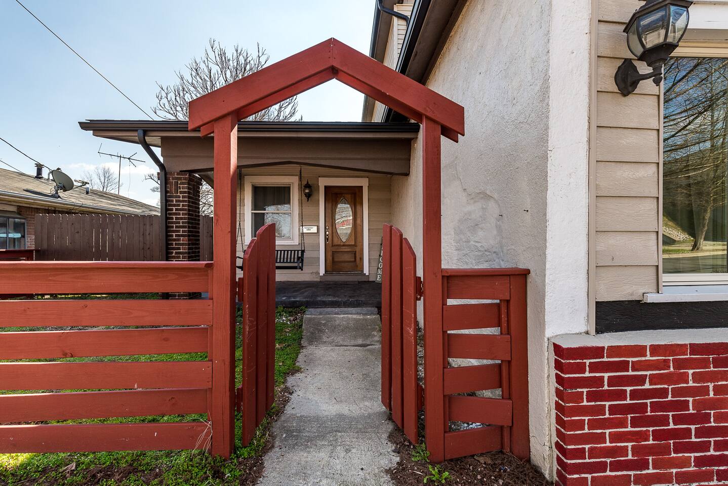Sleeps 10! Spacious! Large Backyard w/ Fire Pit