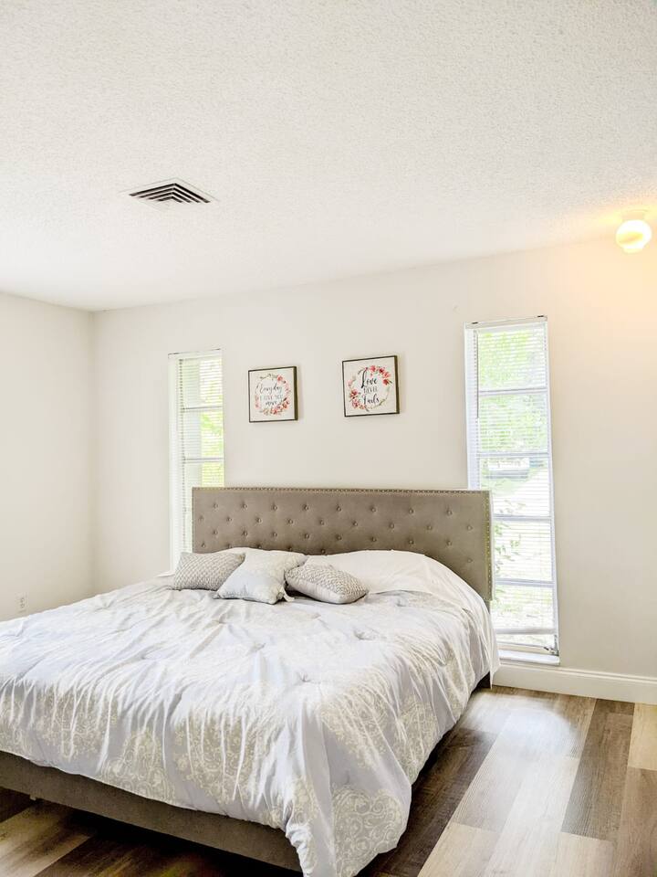 COZY HOME/MINS FROM BEACH/WATER PARK/DOWNTOWN/GOLF