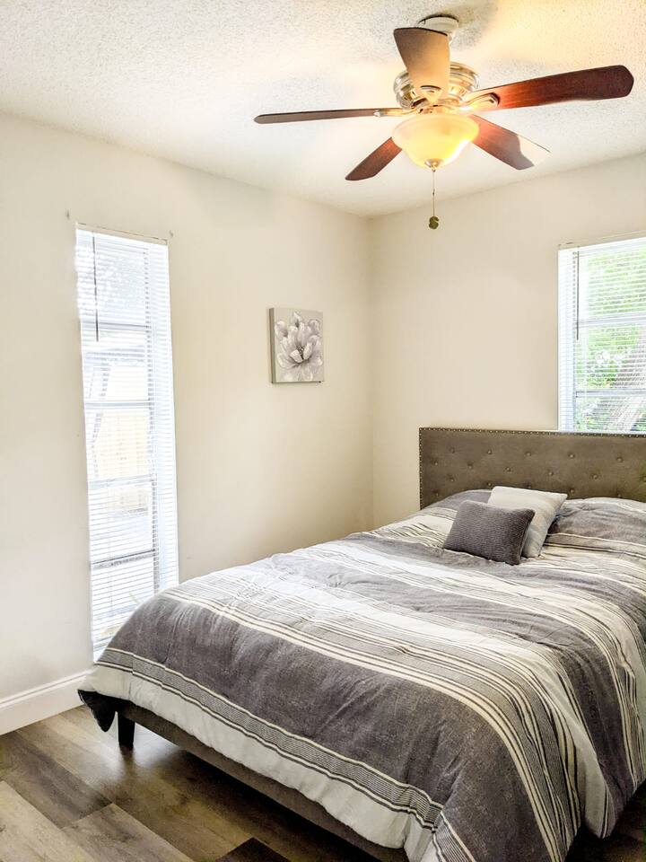 COZY HOME/MINS FROM BEACH/WATER PARK/DOWNTOWN/GOLF