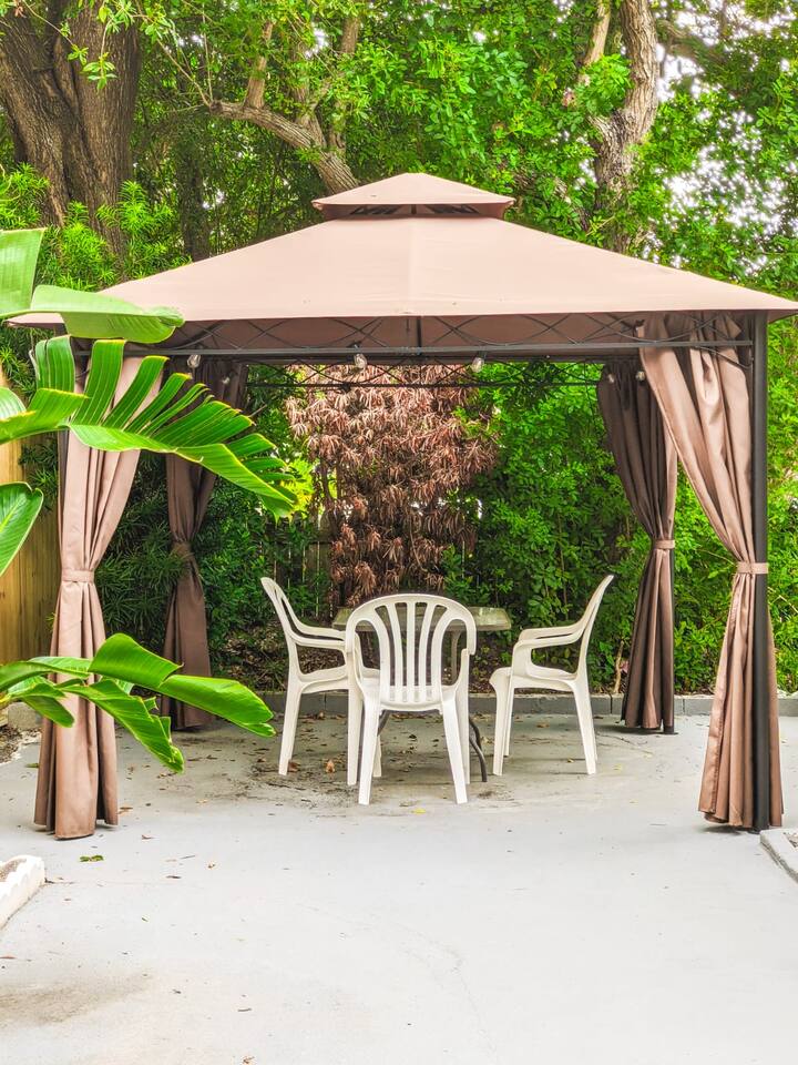 COZY HOME/MINS FROM BEACH/WATER PARK/DOWNTOWN/GOLF