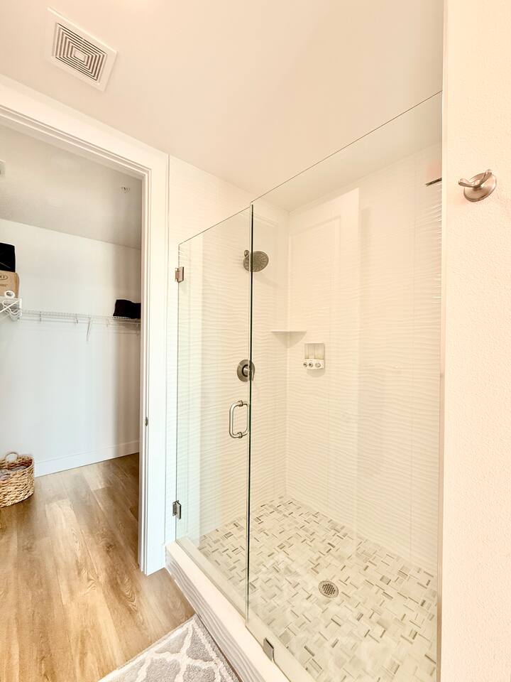 !LAST MINUTE PROMOTION!HEATED POOL&SPA-BRAND NEW-CONDO-WALK TO BEACH/SHOPS/CAFES