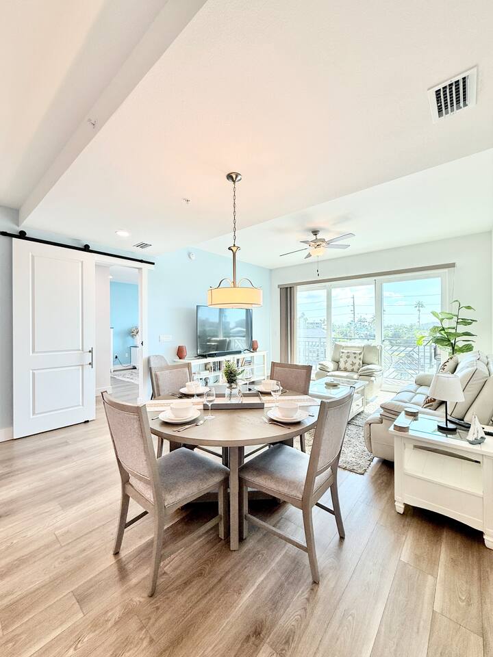 !LAST MINUTE PROMOTION!HEATED POOL&SPA-BRAND NEW-CONDO-WALK TO BEACH/SHOPS/CAFES
