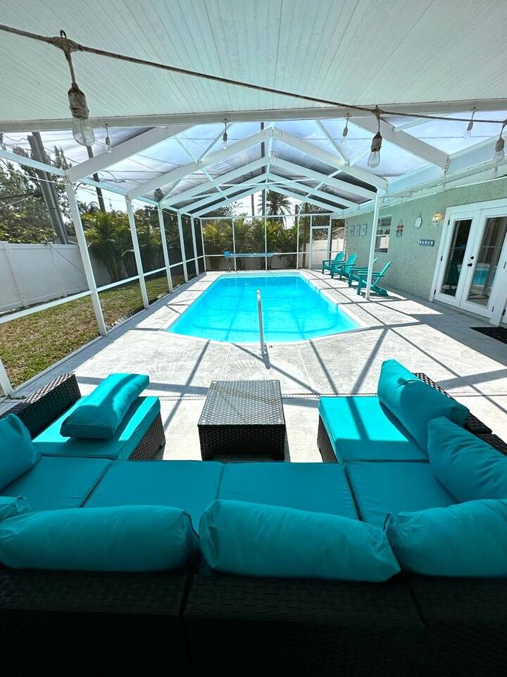 BIG LANAI/POOL HOUSE-BBQ/NEAR BEACH/WATERPARK/DOWNTOWN/SHOP/LAKE/PINELLAS TRAIL!