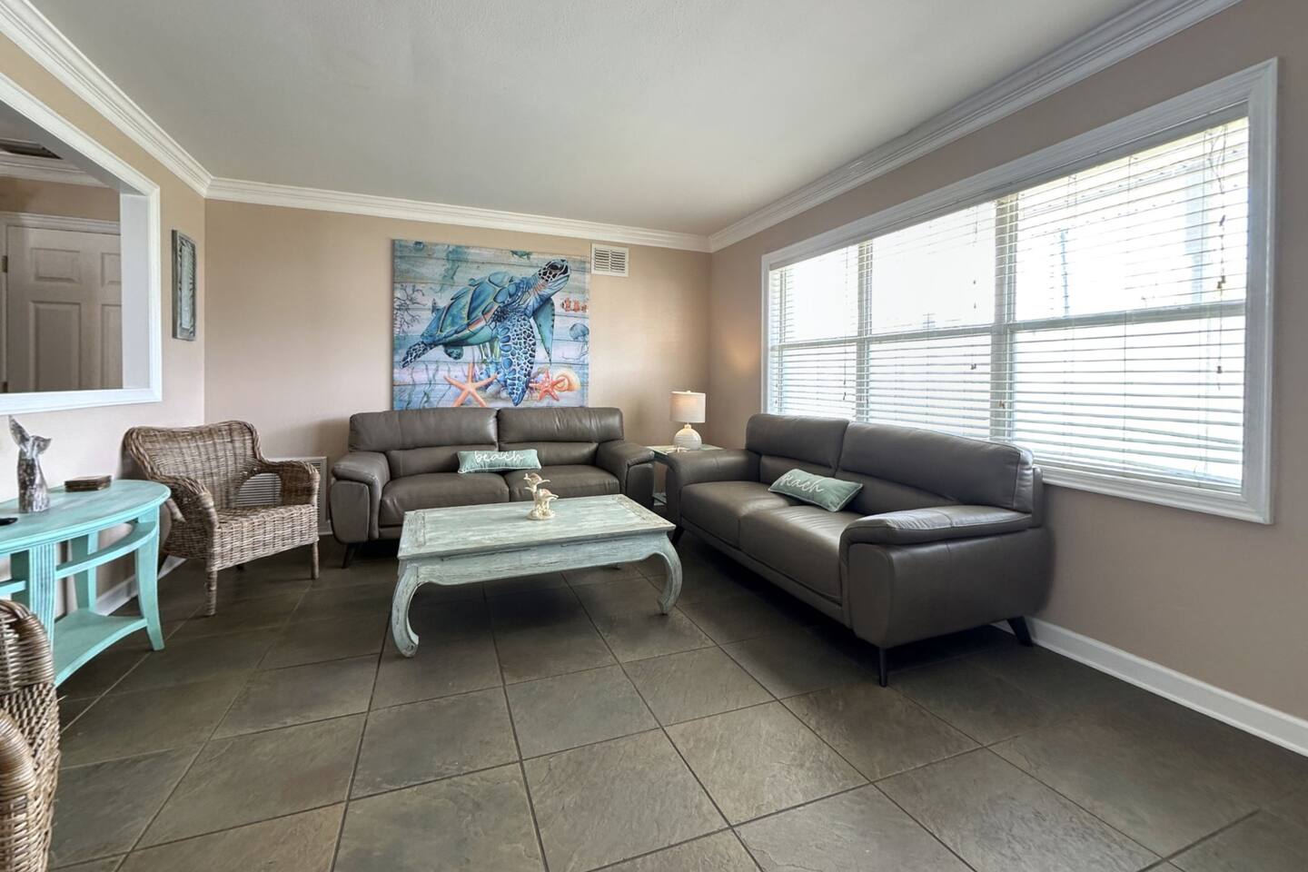 BIG LANAI/POOL HOUSE-BBQ/NEAR BEACH/WATERPARK/DOWNTOWN/SHOP/LAKE/PINELLAS TRAIL!