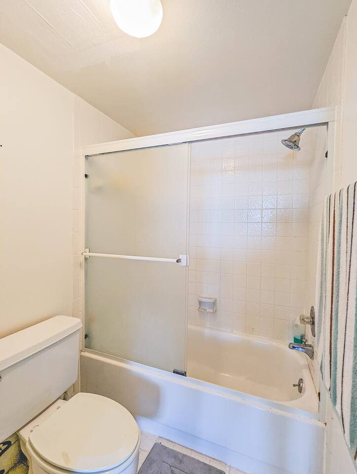 WATERFRONT CONDO-POOL-MINS FROM BEACH/WATER SPORTS