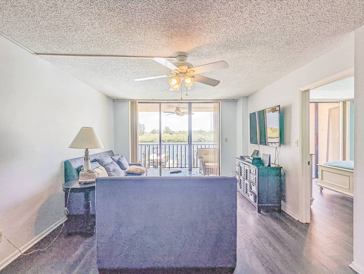 WATERFRONT CONDO-POOL-MINS FROM BEACH/WATER SPORTS