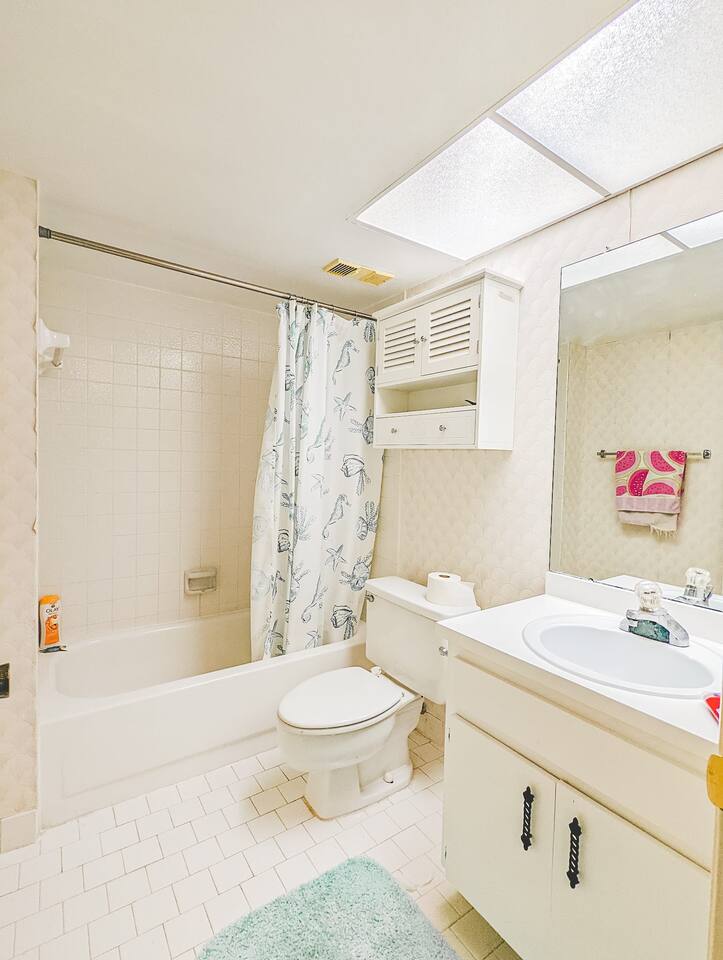 WATERFRONT CONDO-POOL-MINS FROM BEACH/WATER SPORTS