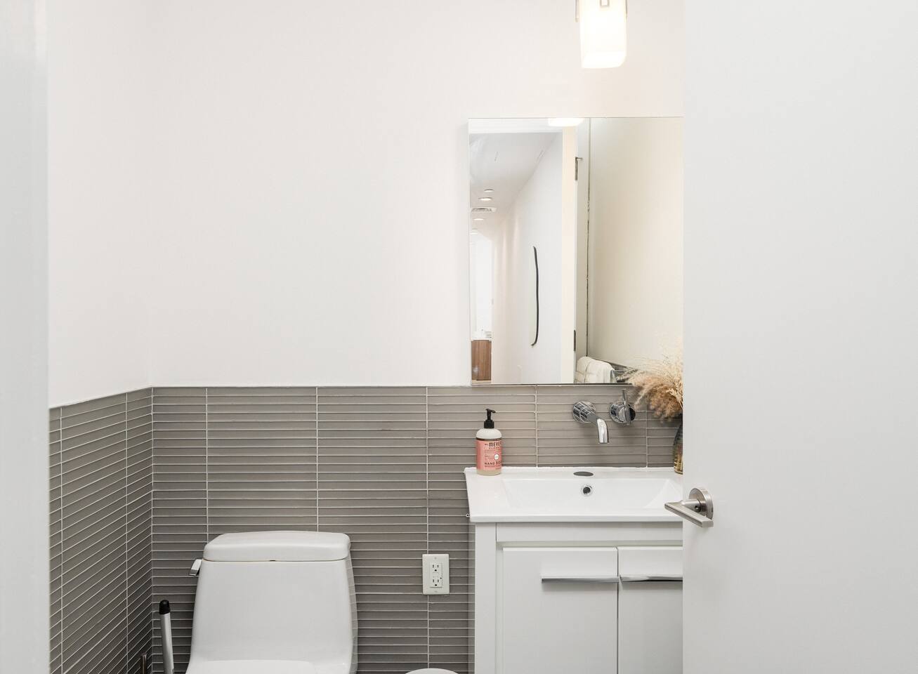 Luxury 2BD nr Wall St Gym Rooftop w/d