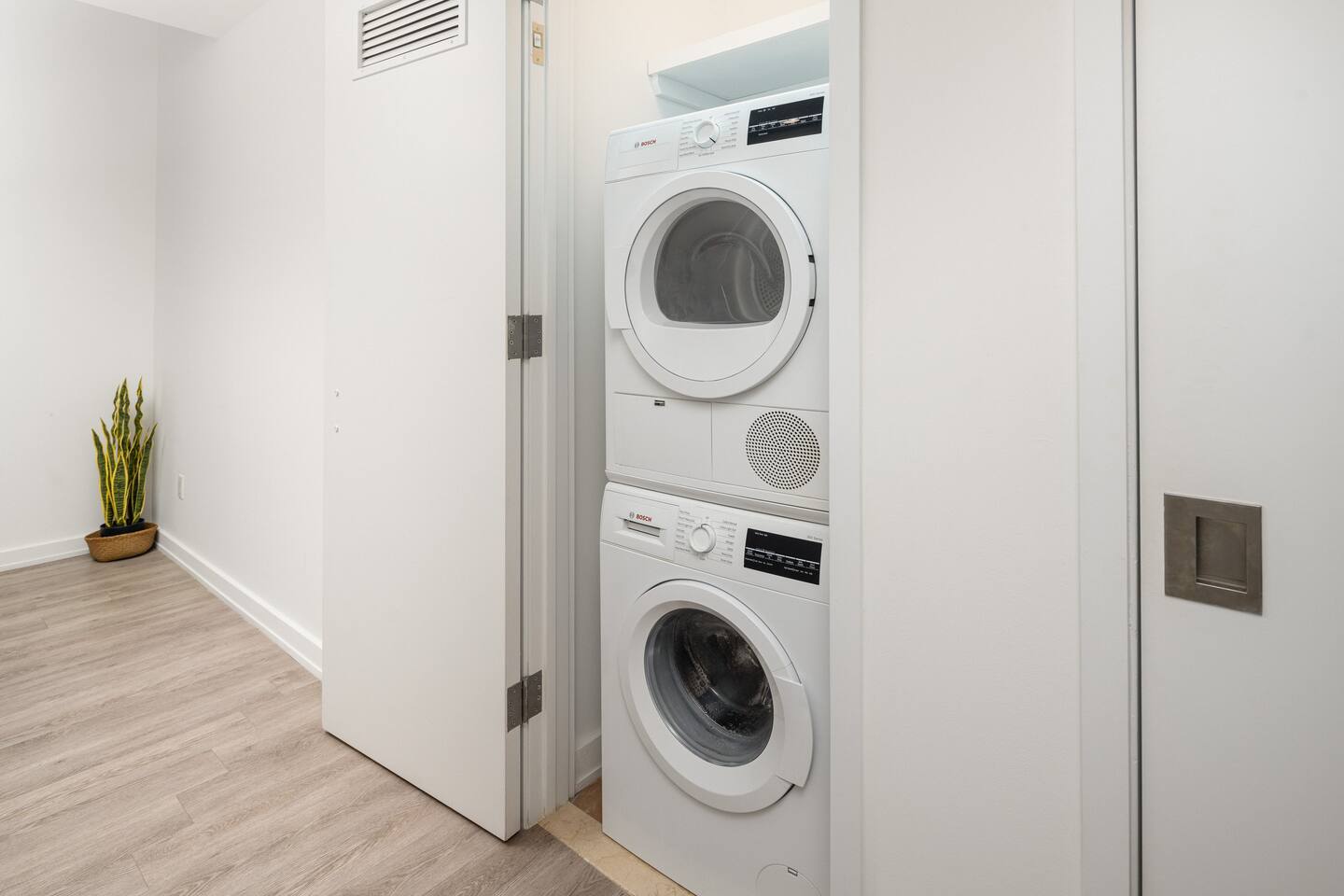 Luxury 2BD nr Wall St Gym Rooftop w/d