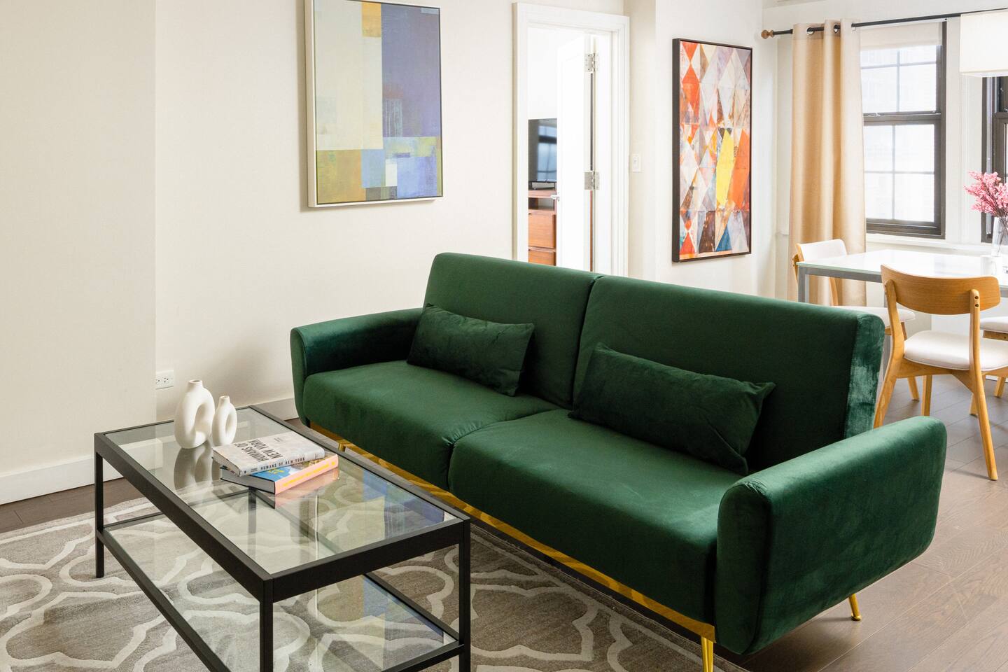 Large Midtown 1BD w/ doorman, gym nr Central Park