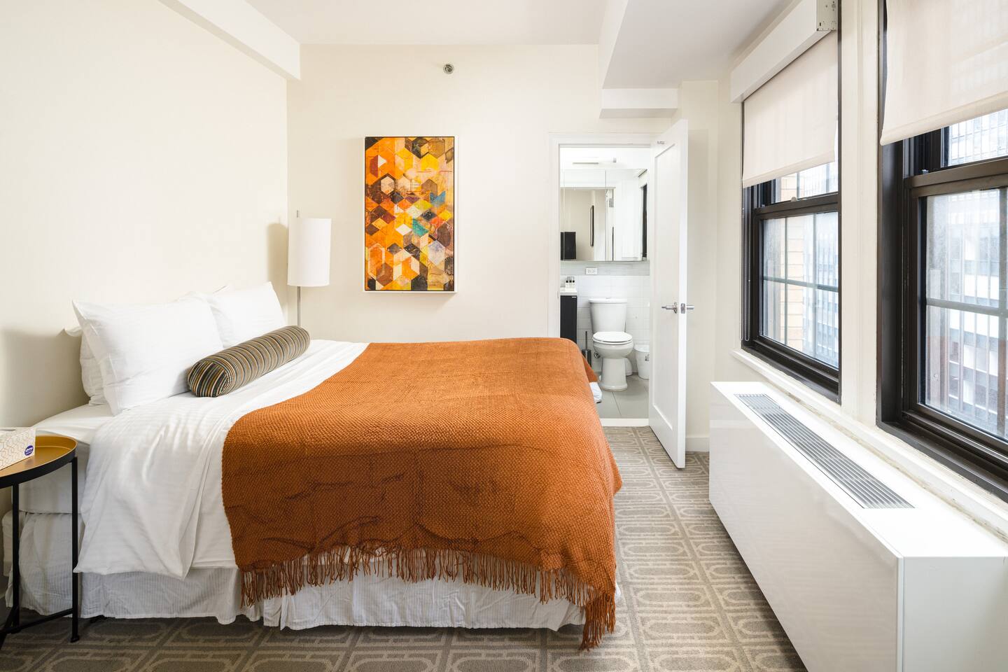 Large Midtown 1BD w/ doorman, gym nr Central Park