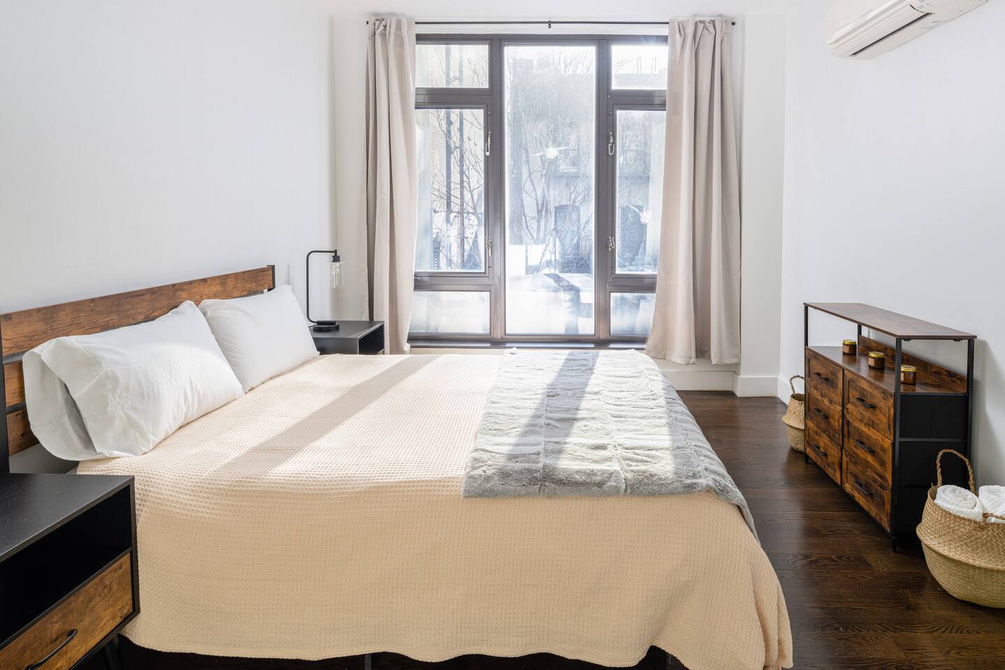 Large Upper East Side 1BD Elevator Rooftop