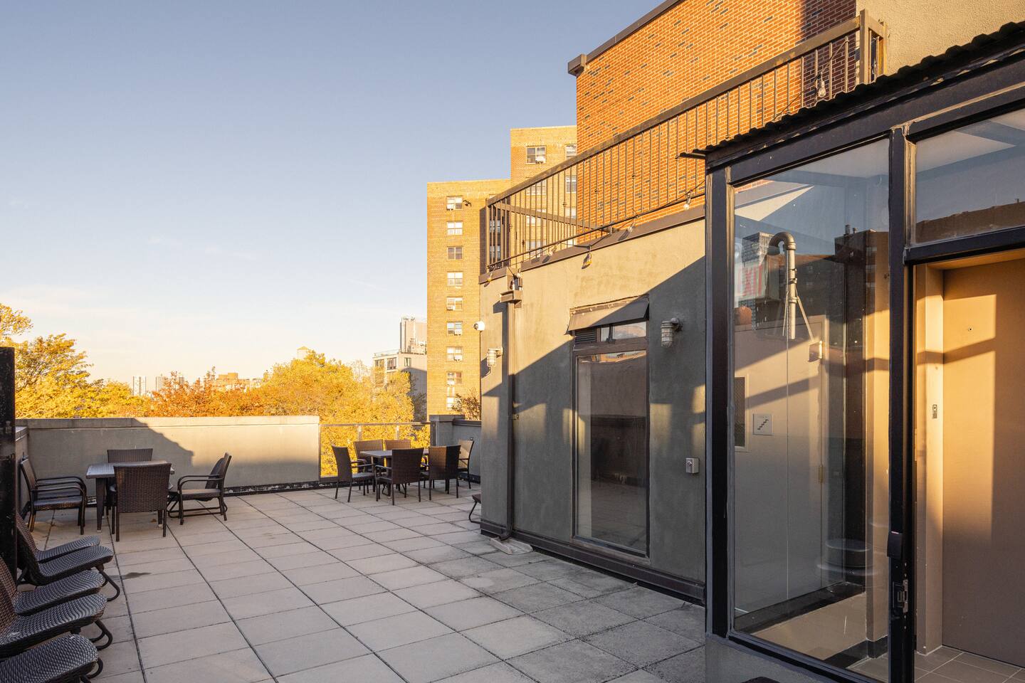 Large Upper East Side 1BD Elevator Rooftop