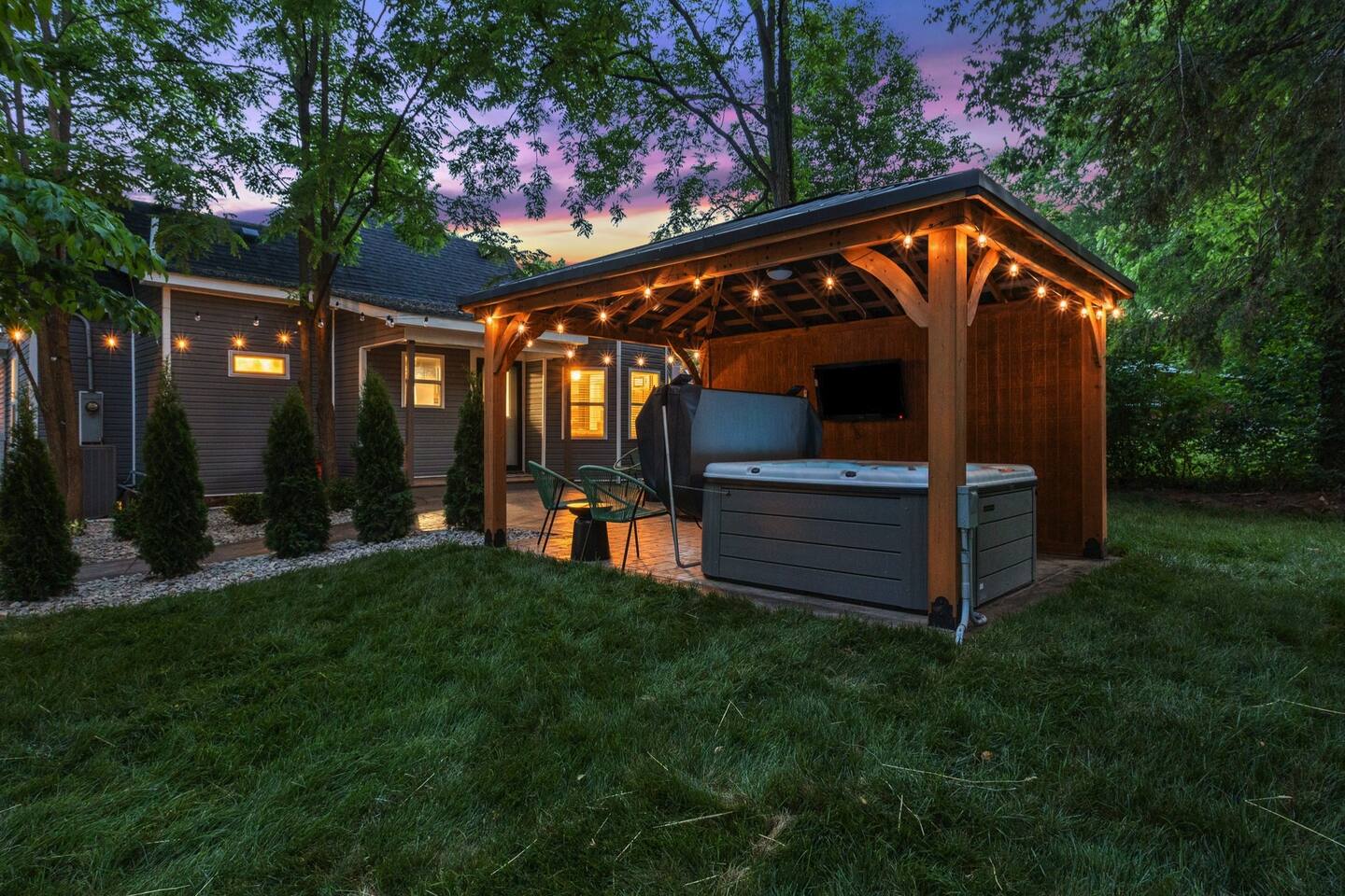 The Luxe/Hot Tub/12min to Horse Park/30 Min to Ark — Georgetown — vacation rental