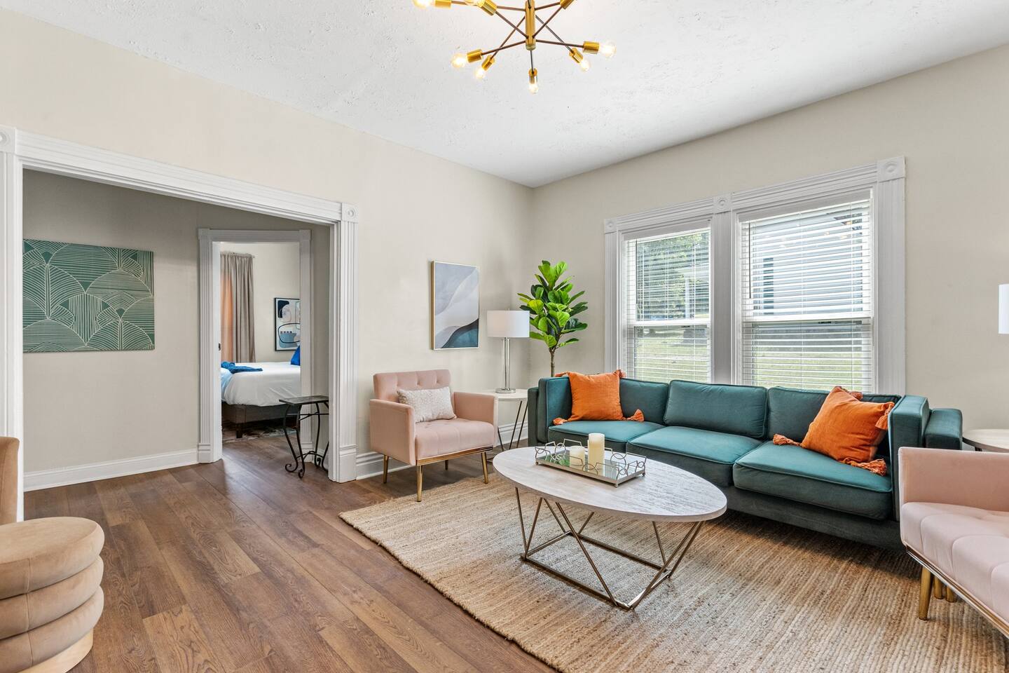 The Luxe/Hot Tub/12min to Horse Park/30 Min to Ark