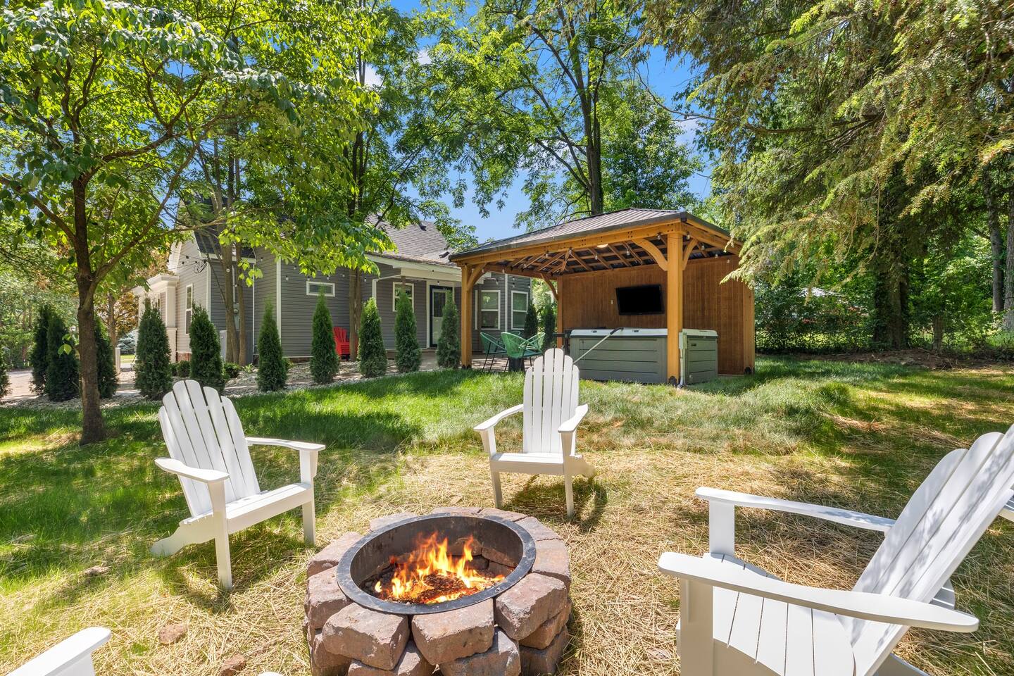 The Luxe/Hot Tub/12min to Horse Park/30 Min to Ark