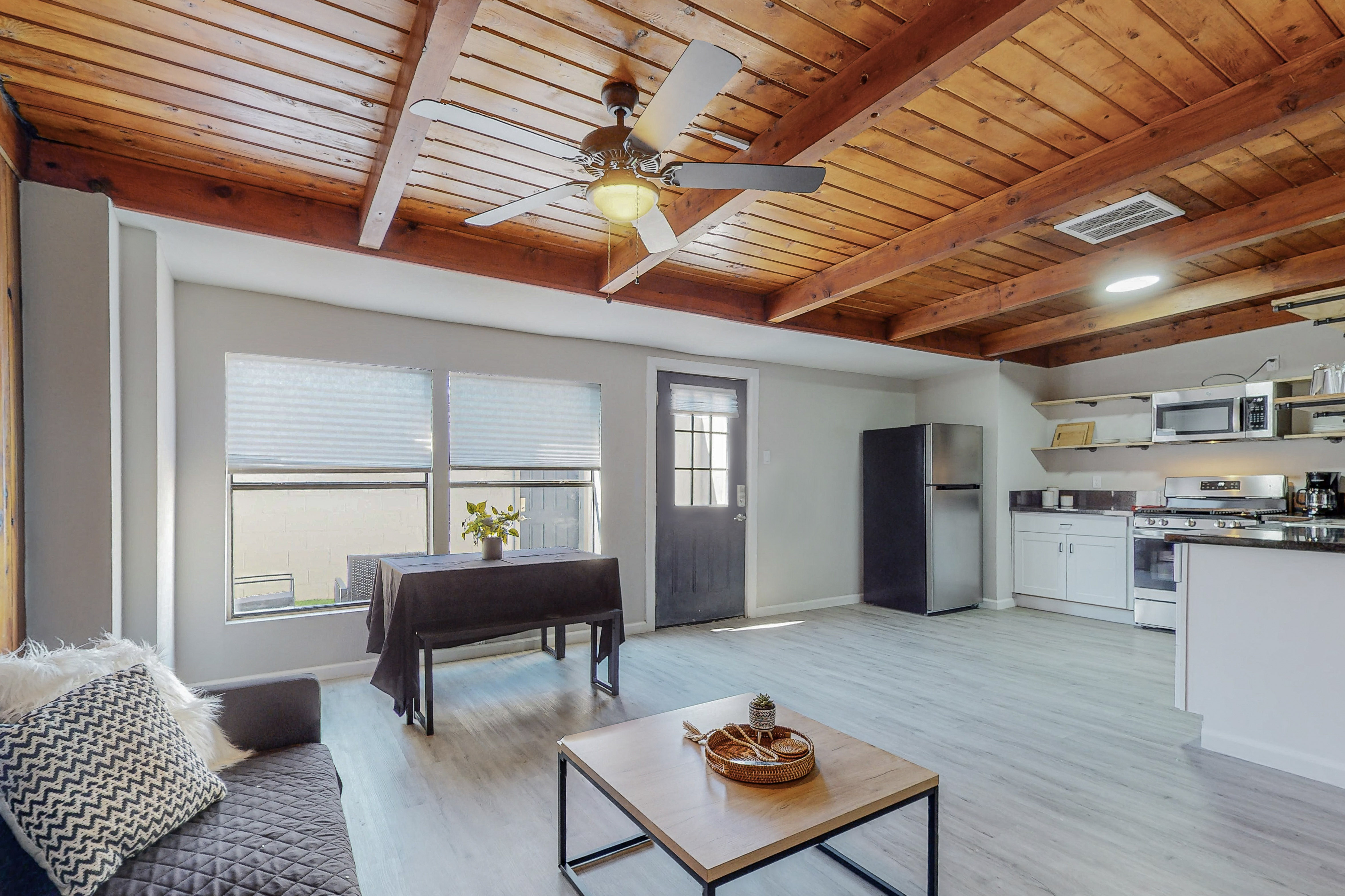 ⟫ Dog Run & Courtyard 2 Bedroom Apt w/King Bed W&D