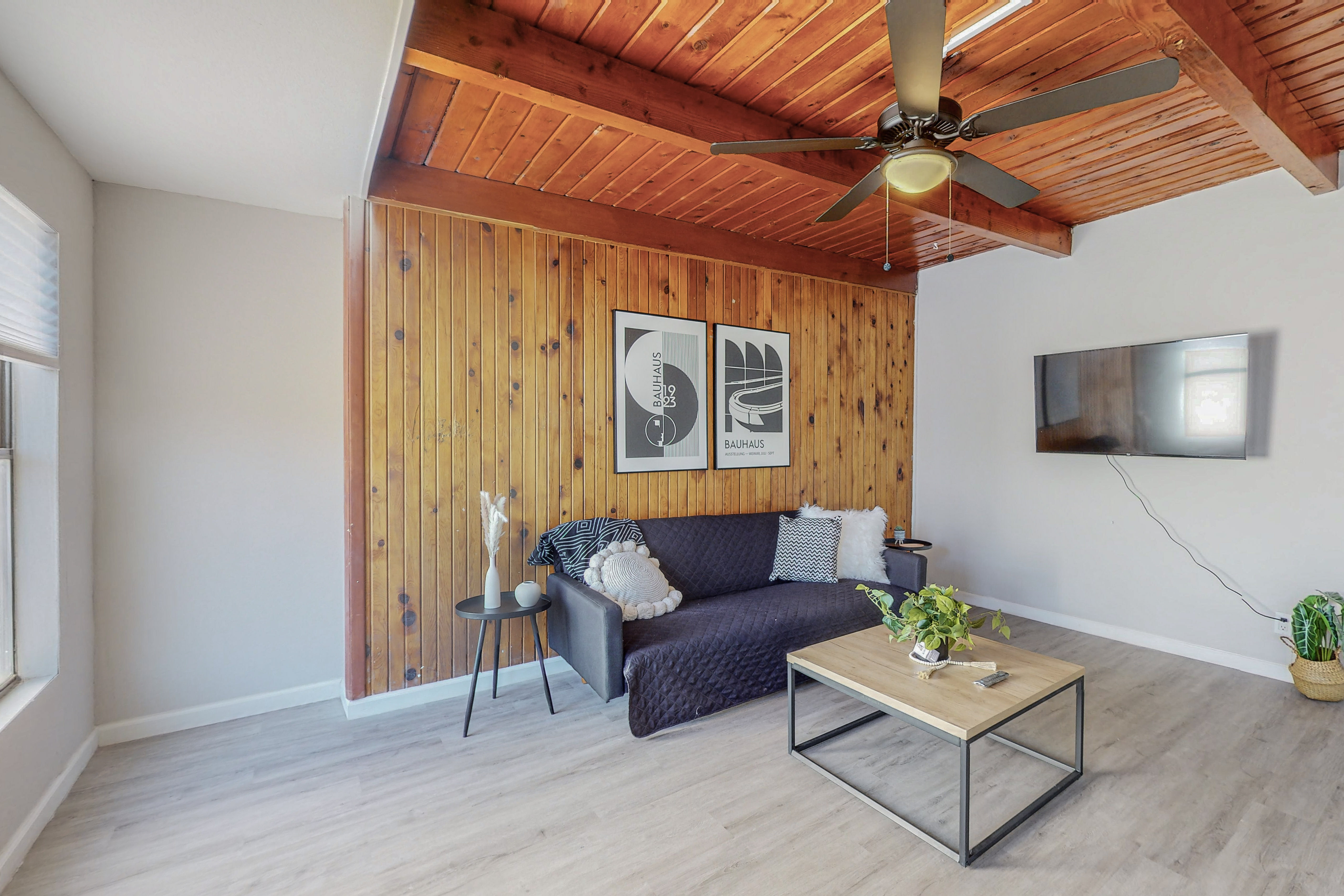 ⟫ Dog Run & Courtyard 2 Bedroom Apt w/King Bed W&D