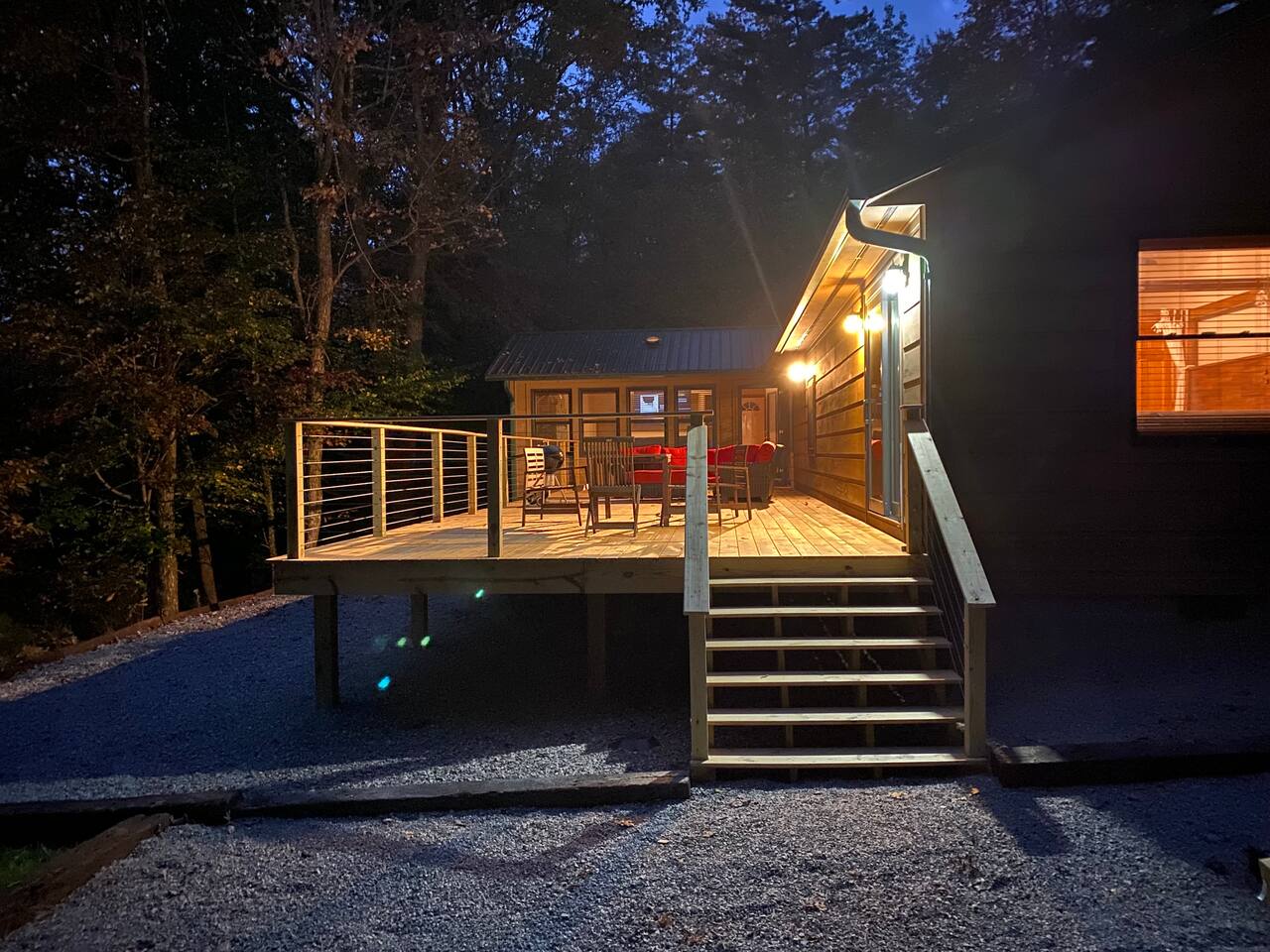 Wonderful cabin tucked in the woods /w Hot tub