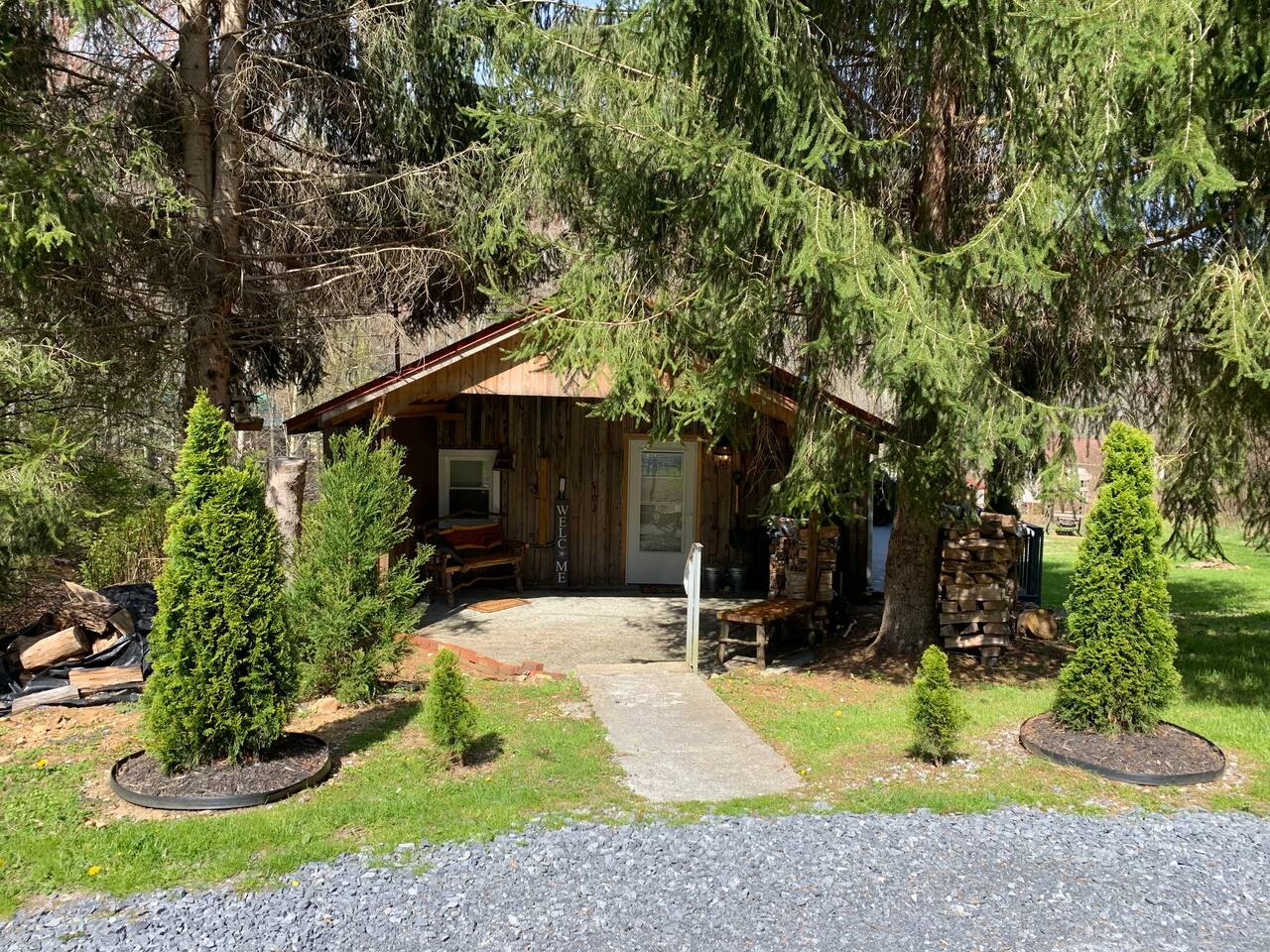 Romantic Chalet w/ Hot Tub close to Roan Mountain