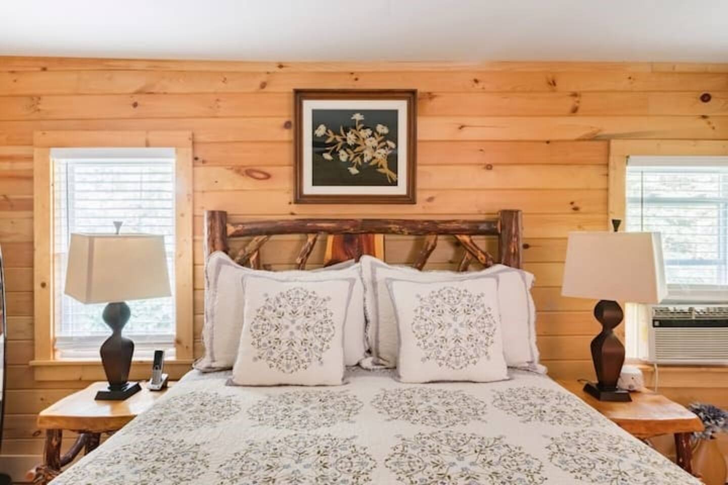Romantic Chalet w/ Hot Tub close to Roan Mountain