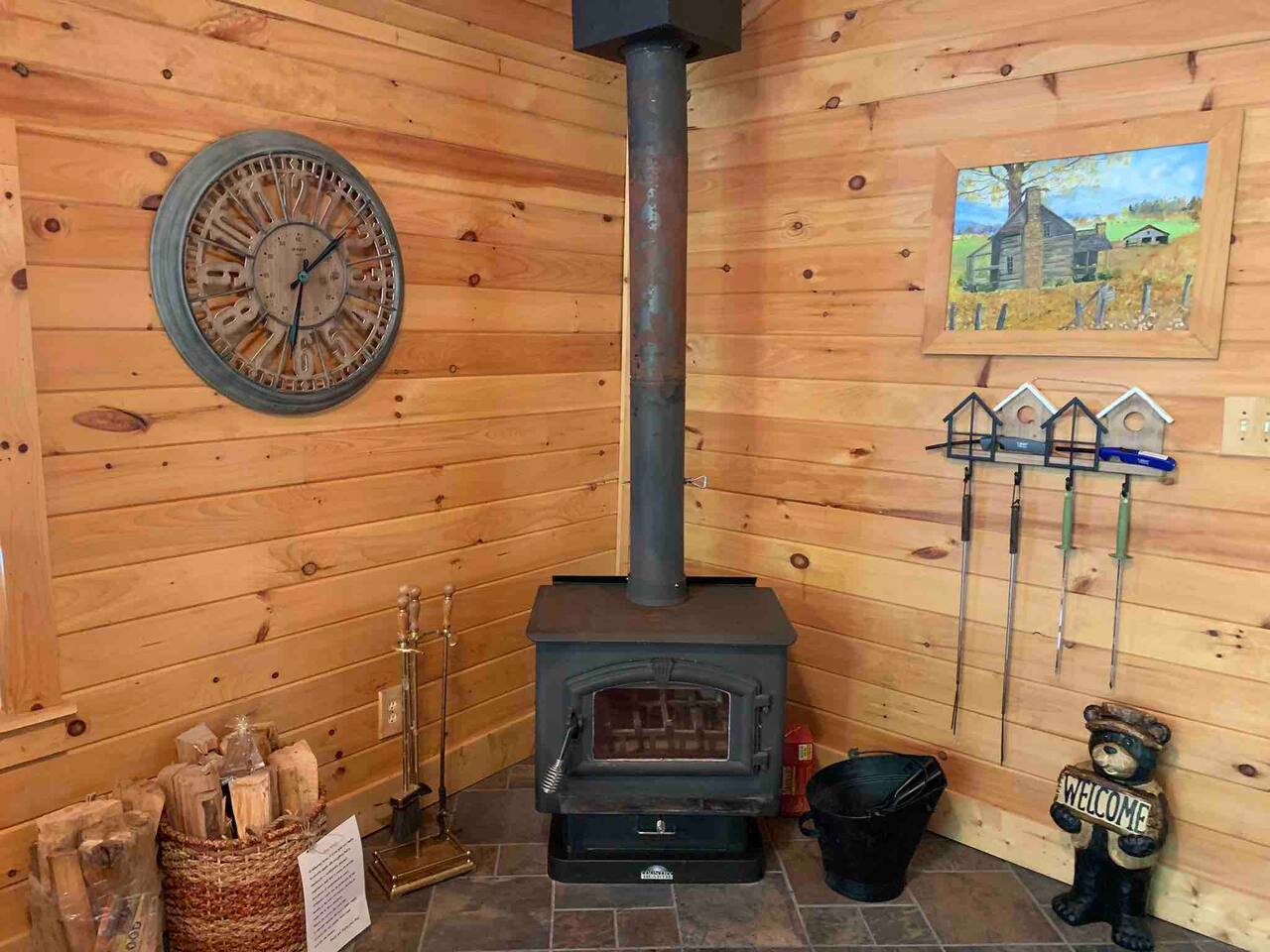 Romantic Chalet w/ Hot Tub close to Roan Mountain