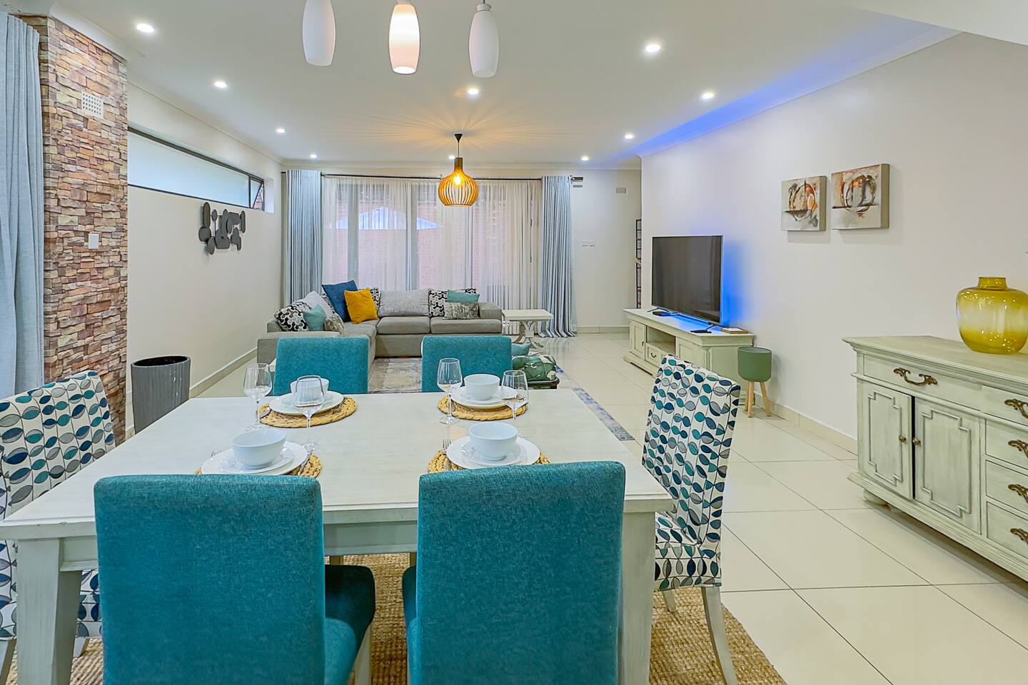 Spacious, Stylish, Modern Living — Greencroft — vacation rental