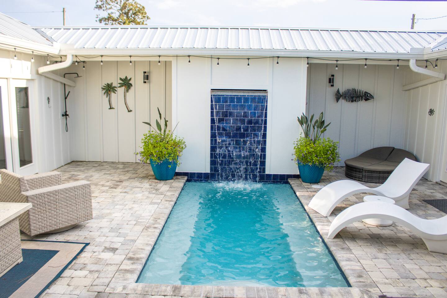 Luxury Group Oasis: 2 Villas, Secluded Pool, Sauna