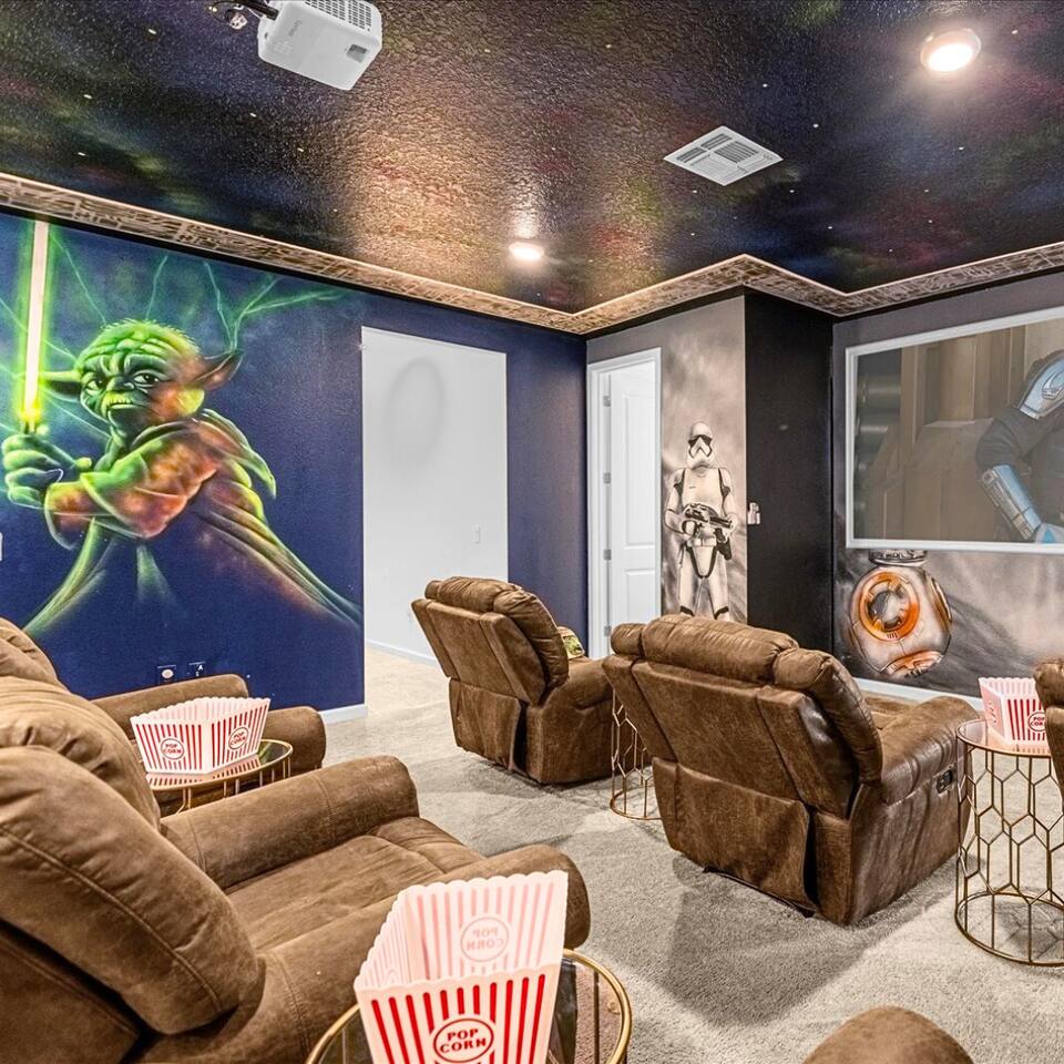 Sleeps 36 | 15 Bedroom! Theater! Resort! POOL! - Holiday Home