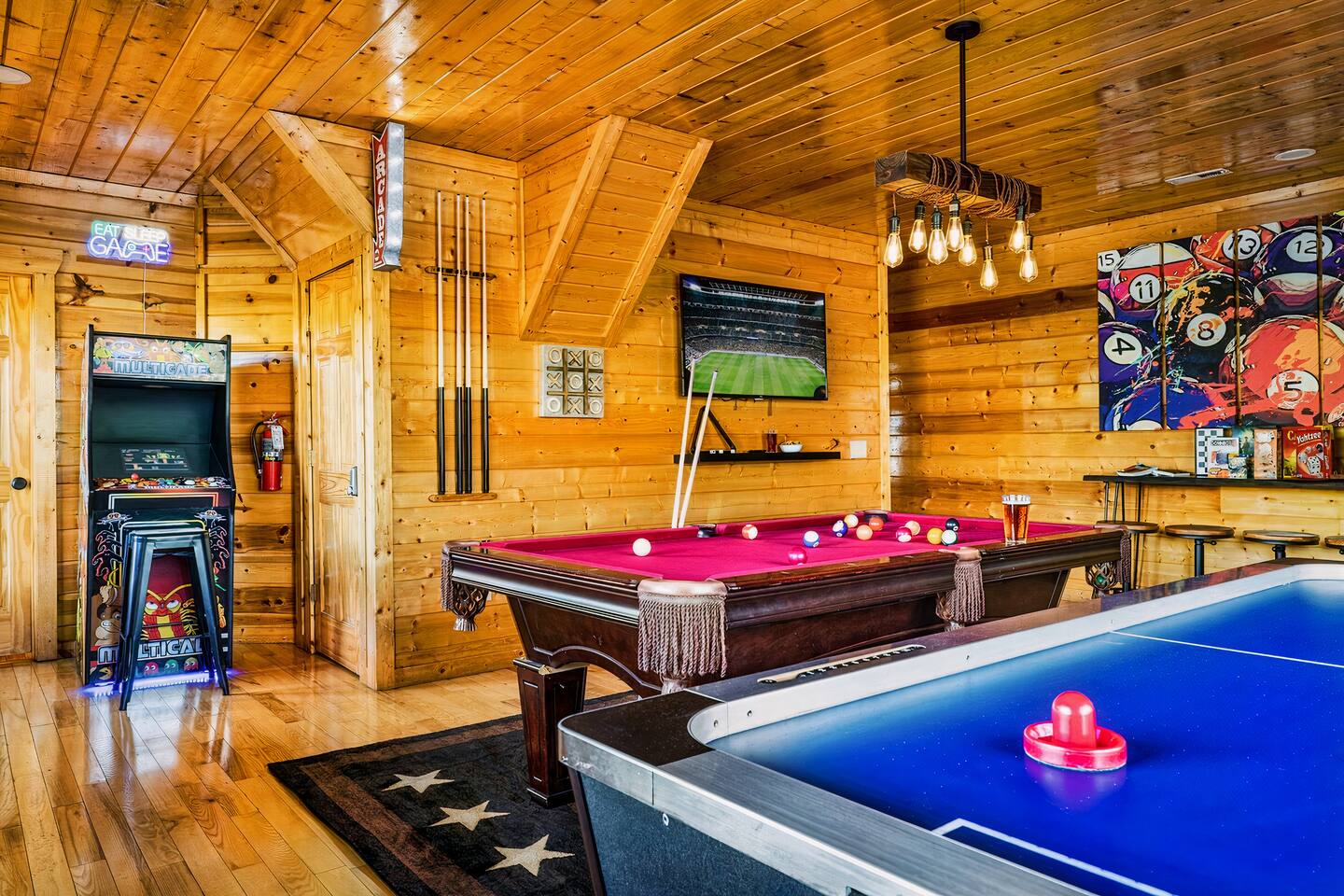 Big Family Cabin, Game Room, HotTub, Firepit, View