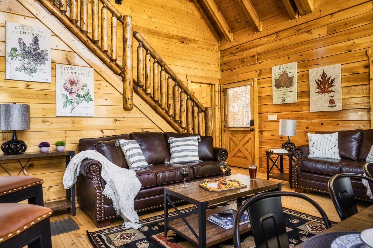 Big Family Cabin, Game Room, HotTub, Firepit, View