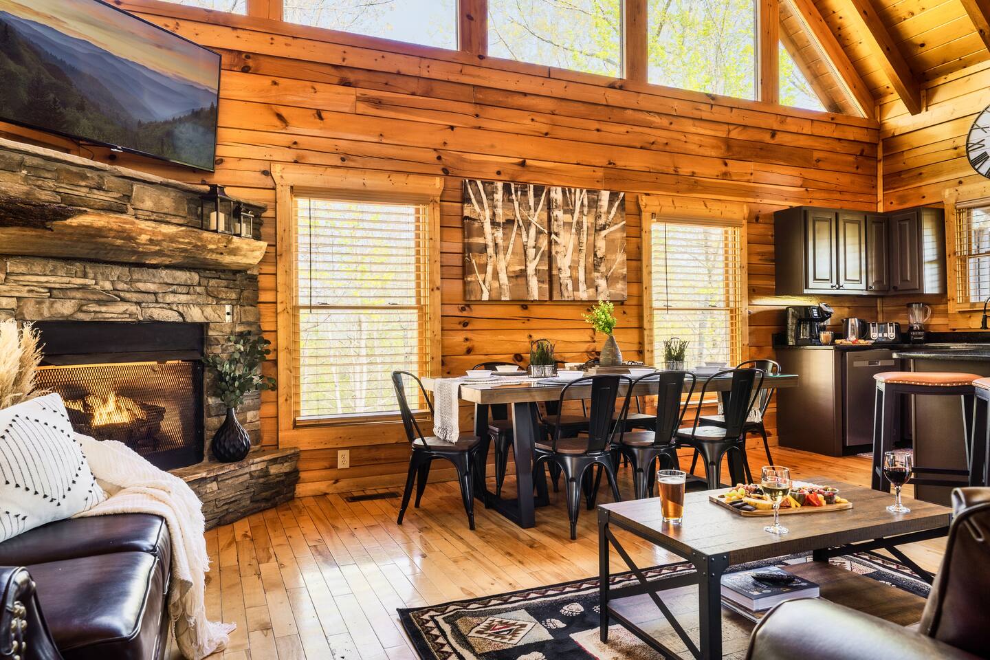 Big Family Cabin, Game Room, HotTub, Firepit, View