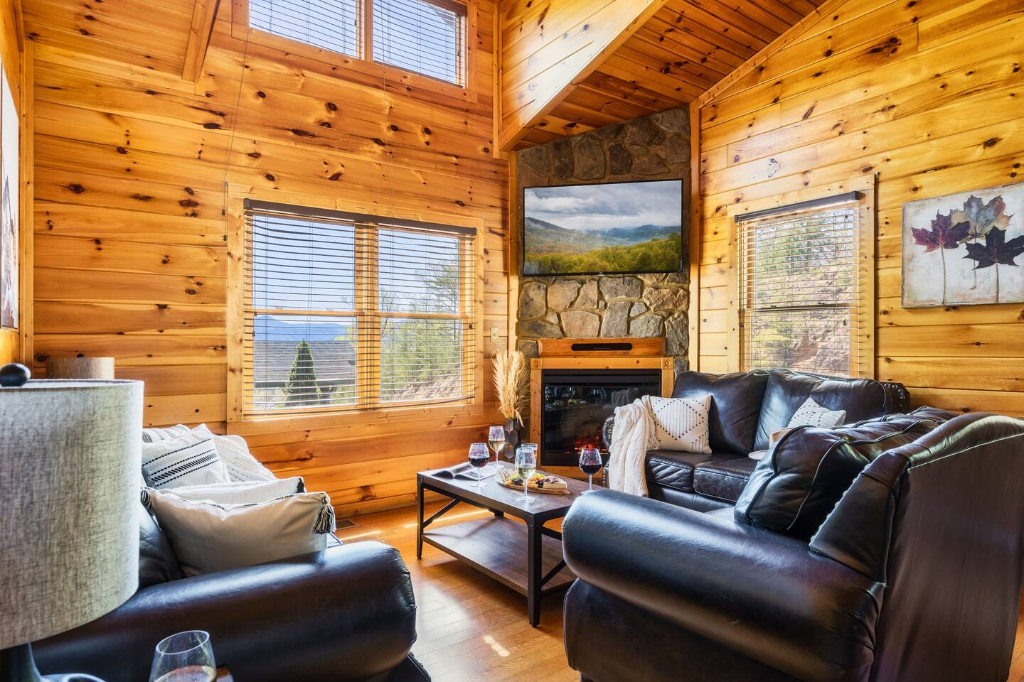 Spectacular Mtn Views, Hot Tub, Game Room, Pet OK