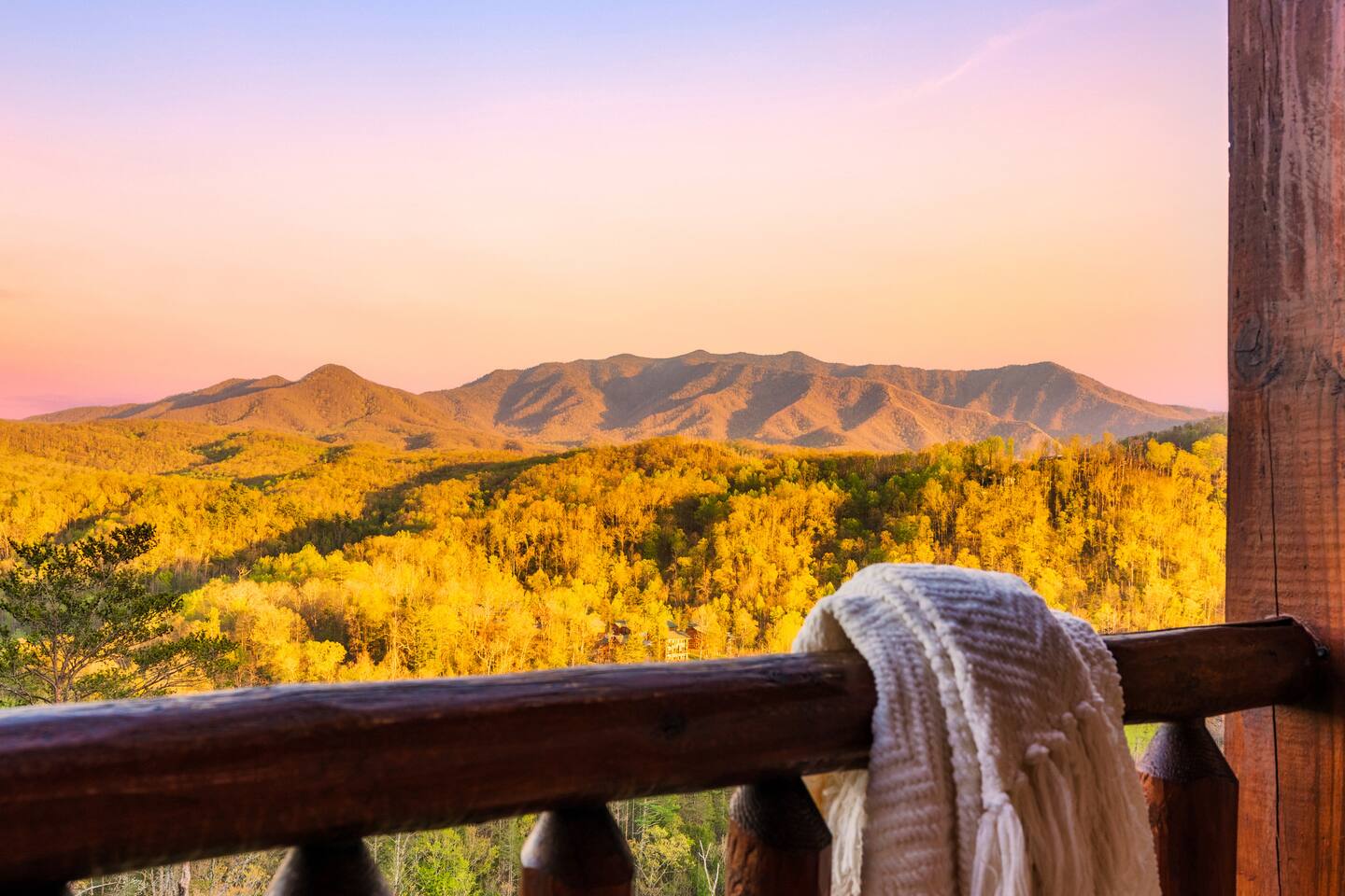 Spectacular Mtn Views, Hot Tub, Game Room, Pet OK