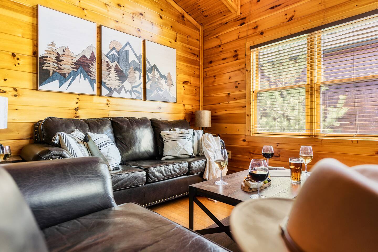 Spectacular Mtn Views, Hot Tub, Game Room, Pet OK