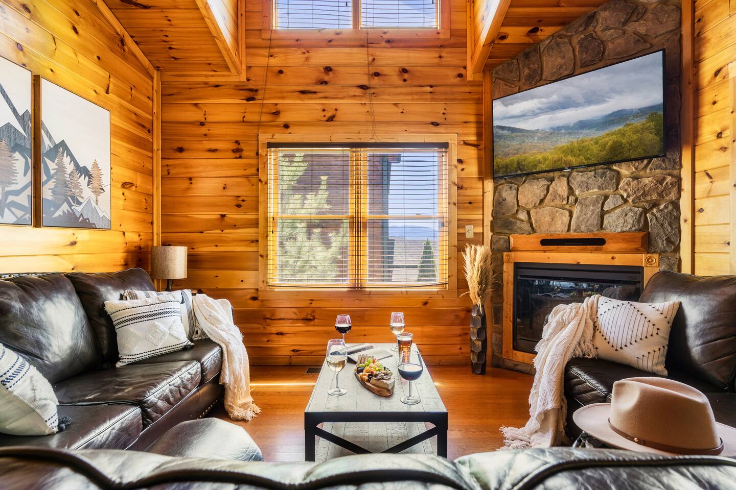 Spectacular Mtn Views, Hot Tub, Game Room, Pet OK