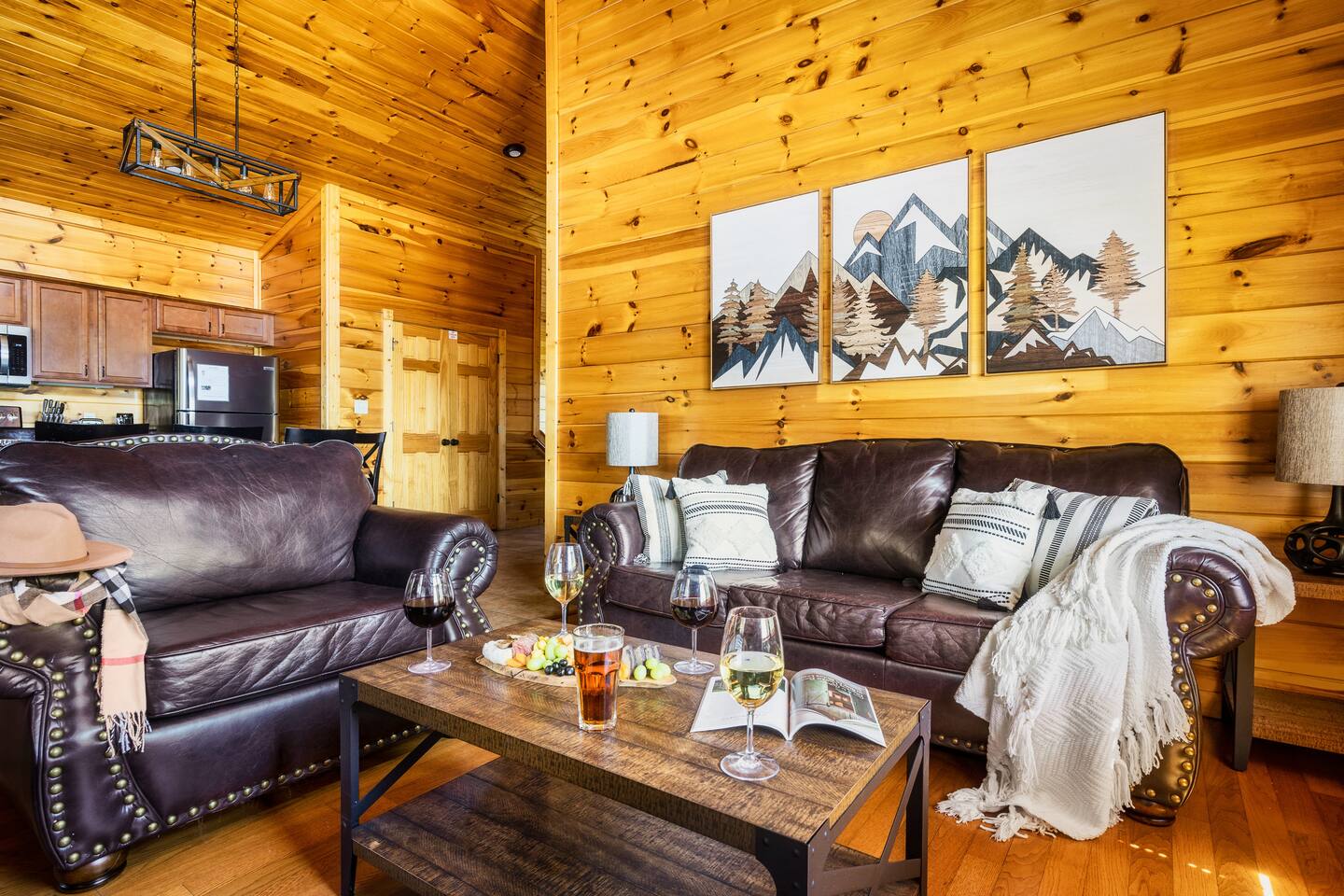 Spectacular Mtn Views, Hot Tub, Game Room, Pet OK
