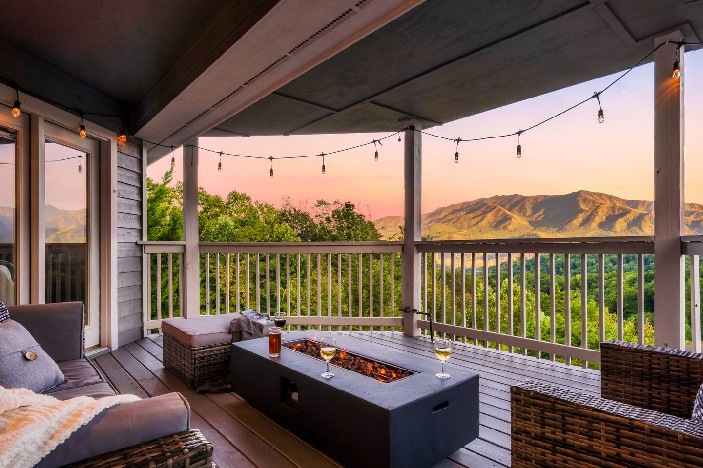Smoky Mtn View, Near Gatlinburg, Hot Tub, GameRoom — Gatlinburg — vacation rental
