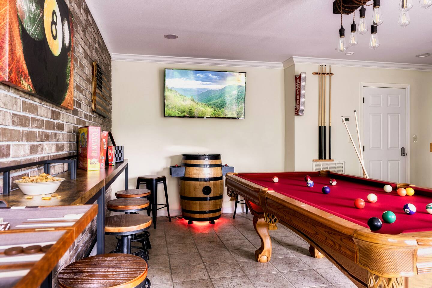 Sunrise Mtn Views, Game Room, Hot Tub, Firepits
