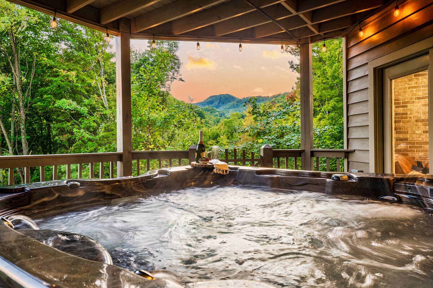 Sunrise Mtn Views, Game Room, Hot Tub, Firepits