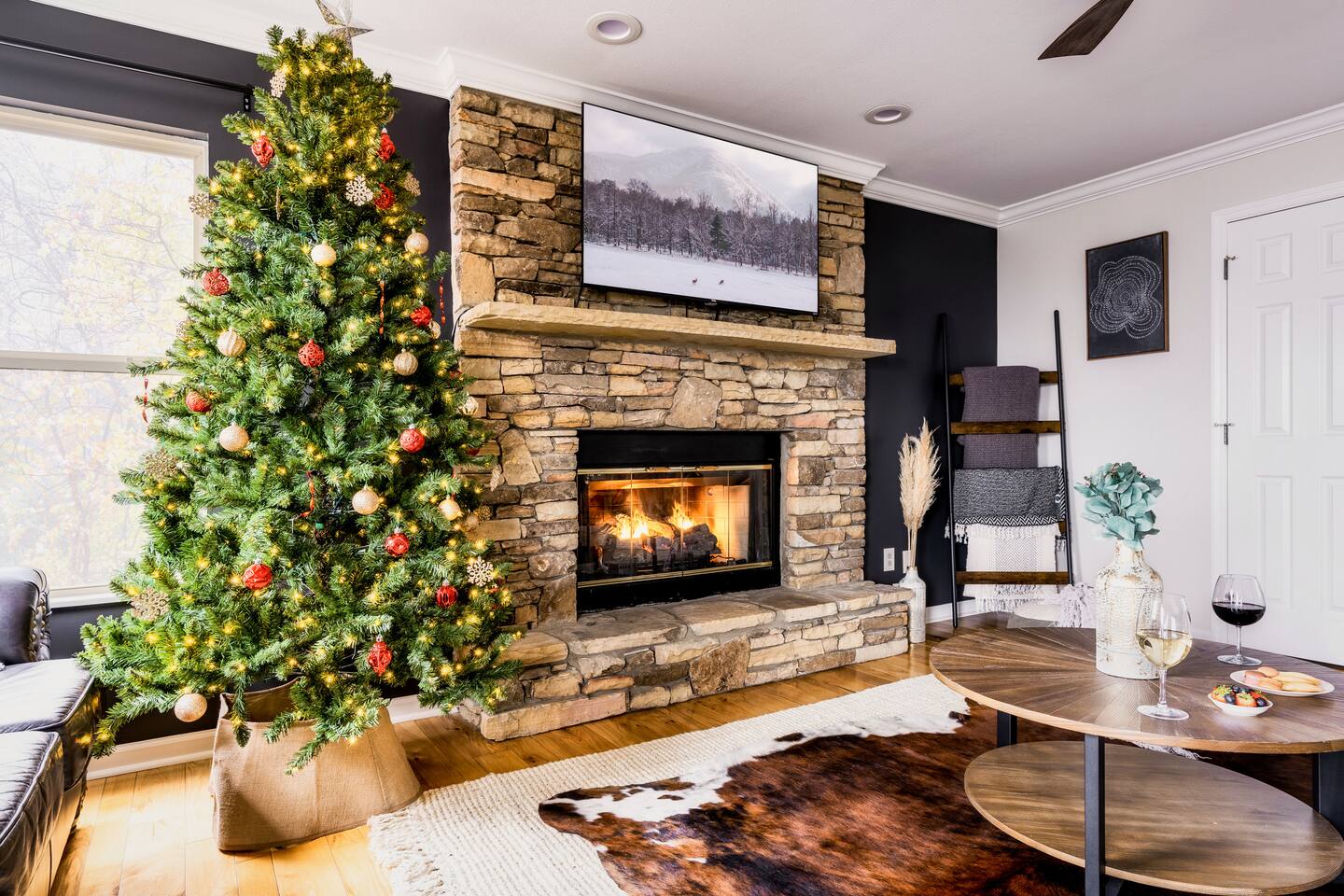 Sunrise Mtn Views, Game Room, Hot Tub, Firepits