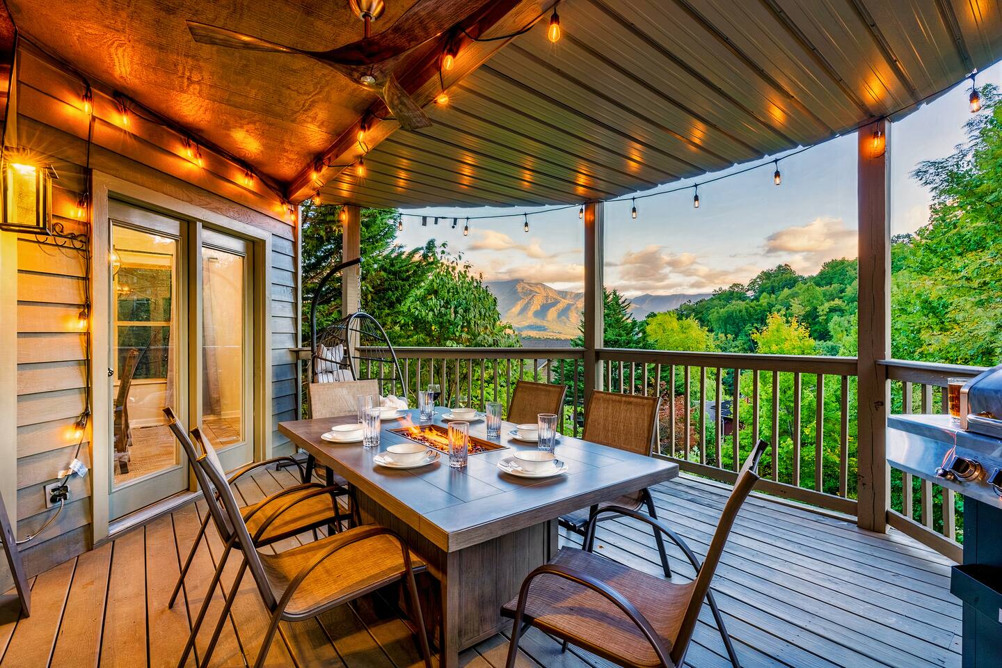 Sunrise Mtn Views, Game Room, Hot Tub, Firepits