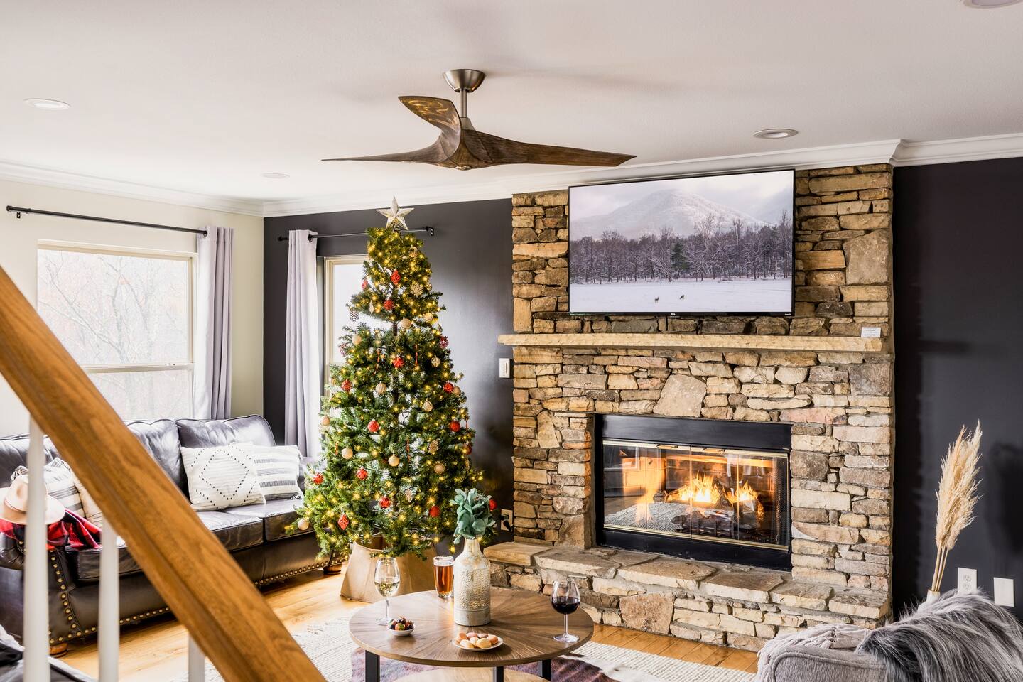 Sunrise Mtn Views, Game Room, Hot Tub, Firepits