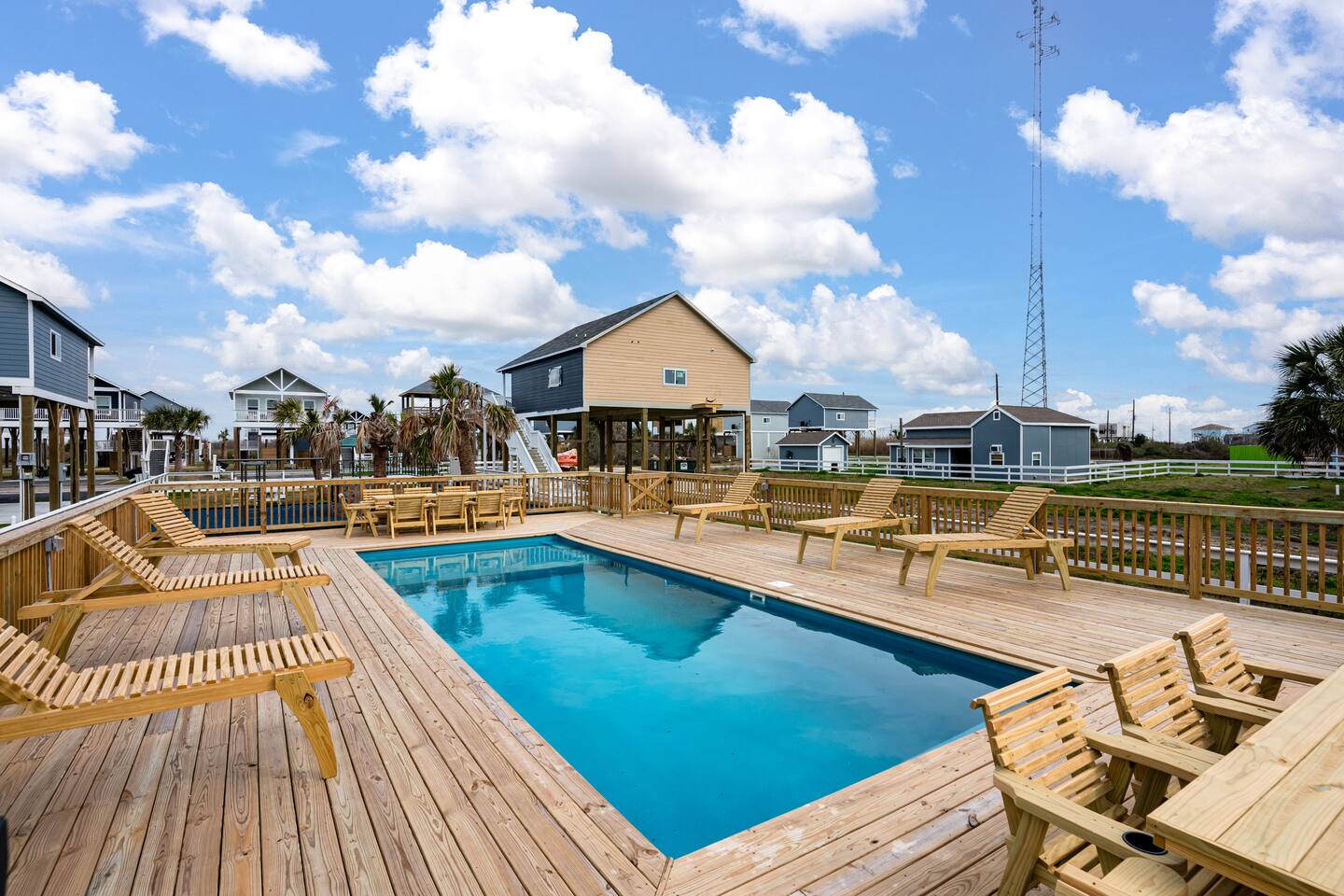 Ocean Views! Pets Welcome! Pool and Playground!