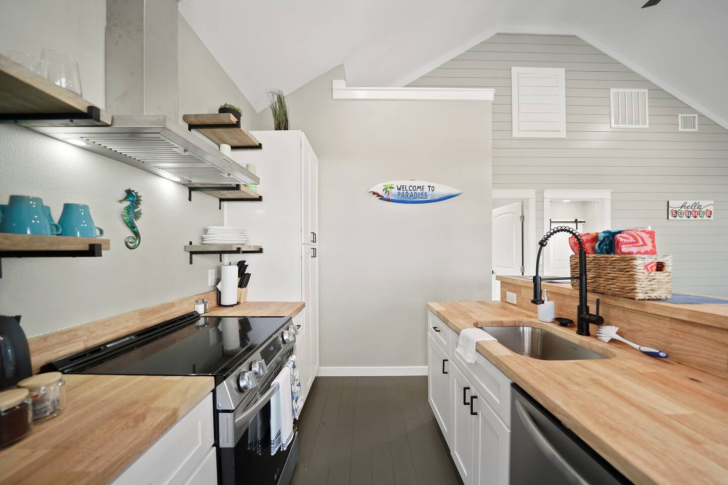 Ocean Views! Pets Welcome! Pool and Playground!